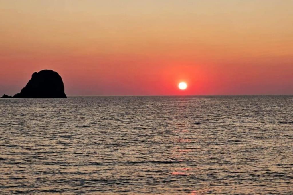 Zen Milos Apple Holiday home Pollonia